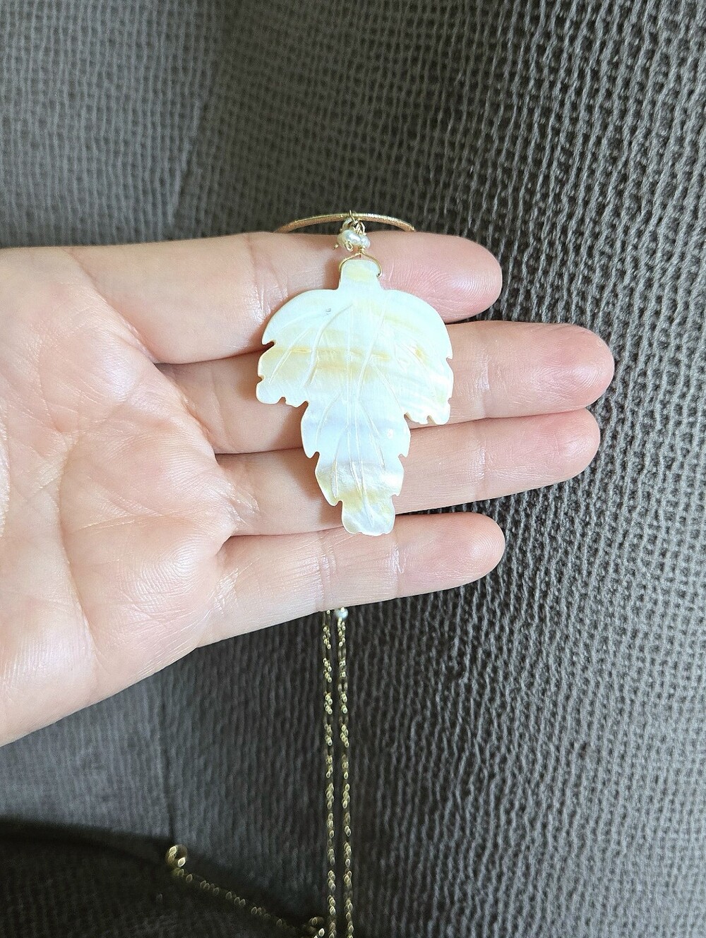 Mother of Pearl Leaf🍁 Pendant Necklace - NWOT - Picture 2 of 16